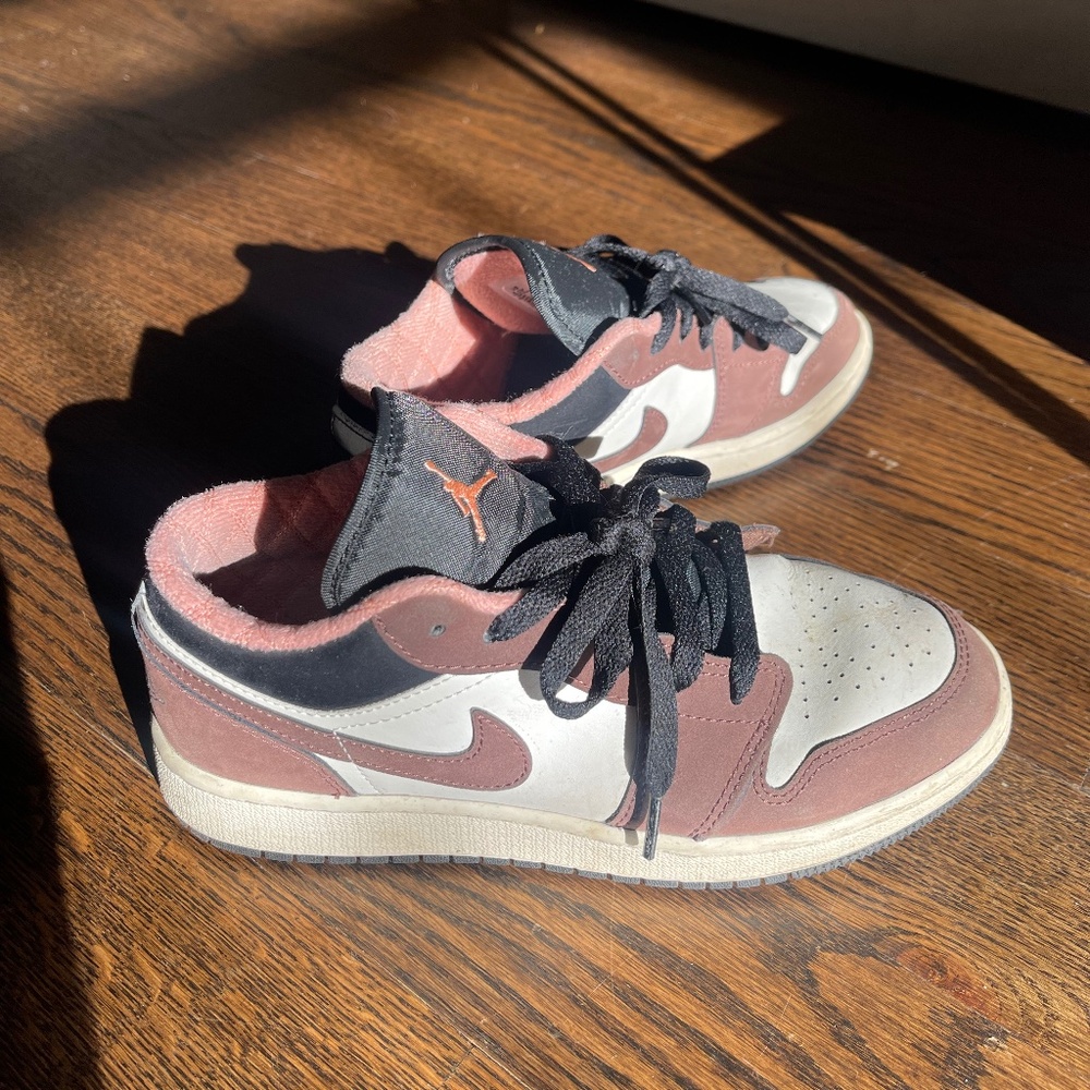 Jordan 1 Low Mocha Pink- size 6.5
